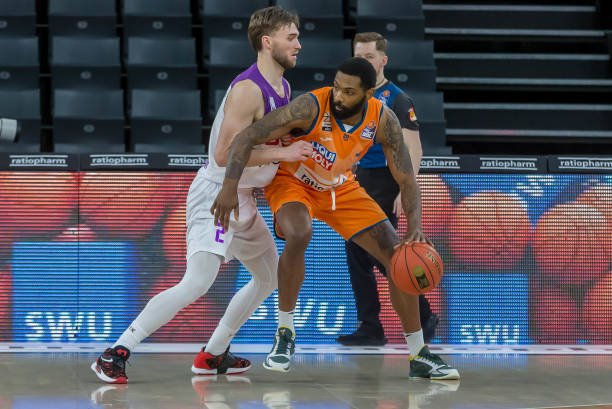 在开赛前针 在开赛前针