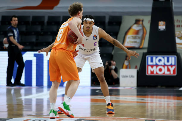 在财力和联 在财力和联