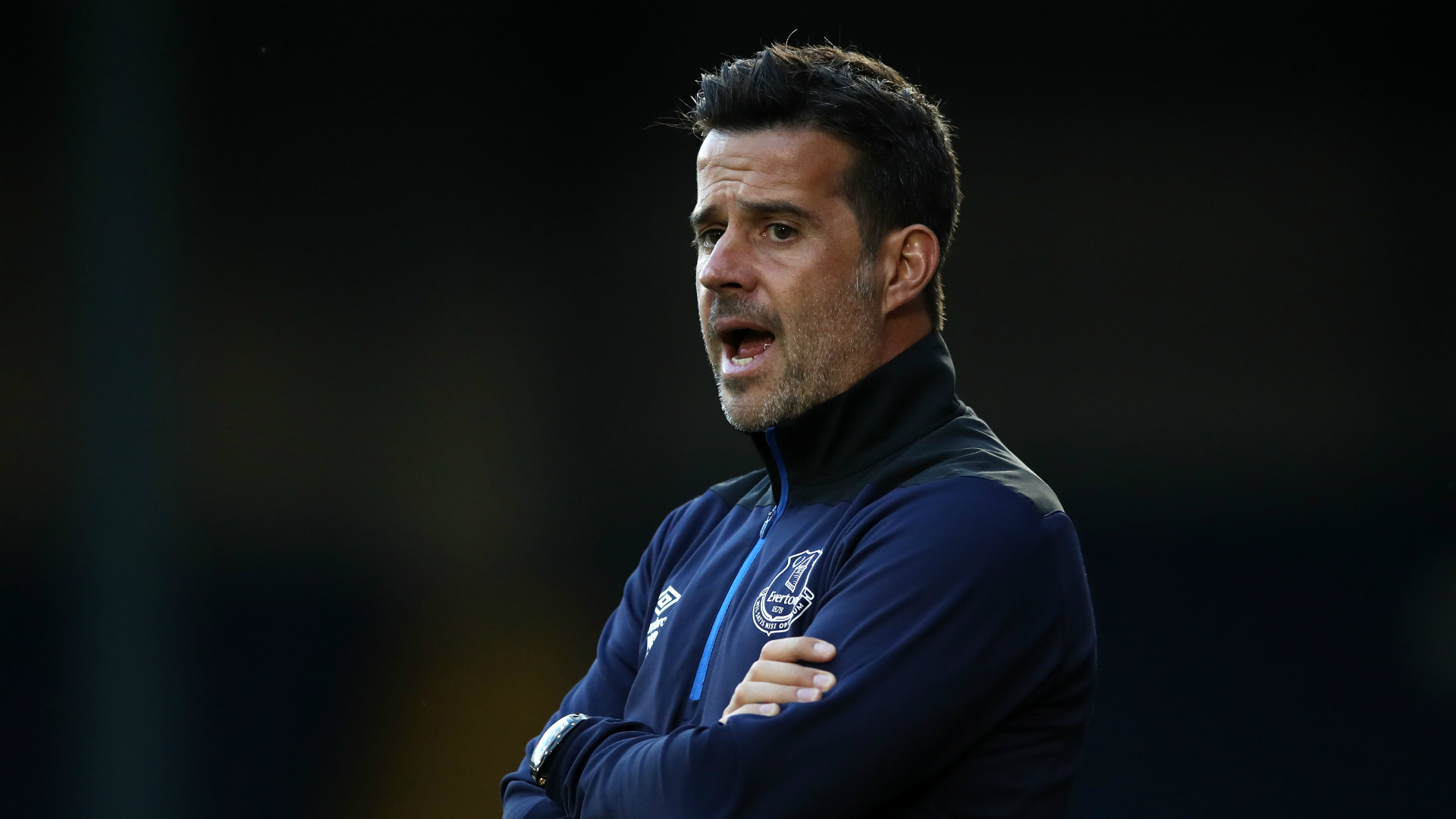 现出预期中 现出预期中