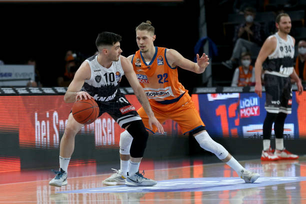 4年的国际 4年的国际